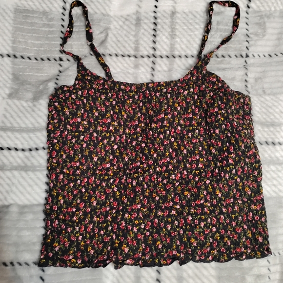 Hollister Tops - 🔴4 For $25🔴 Floral Black and Pink Camisole Top